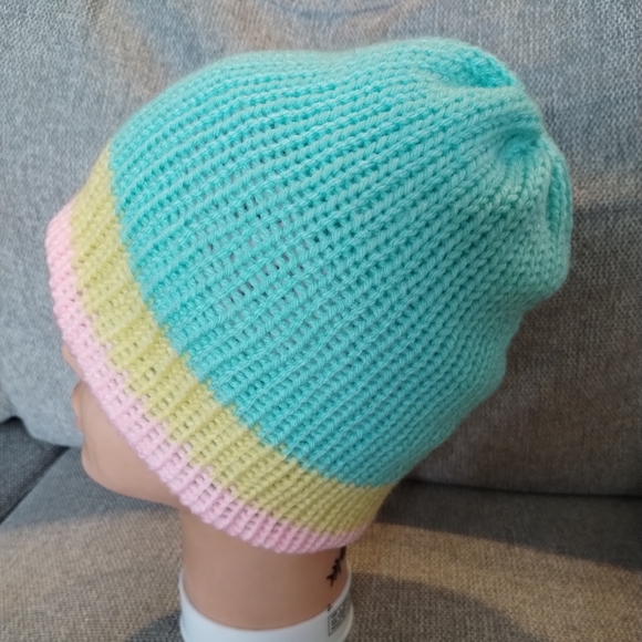 Knitted hat - Picture 2 of 3
